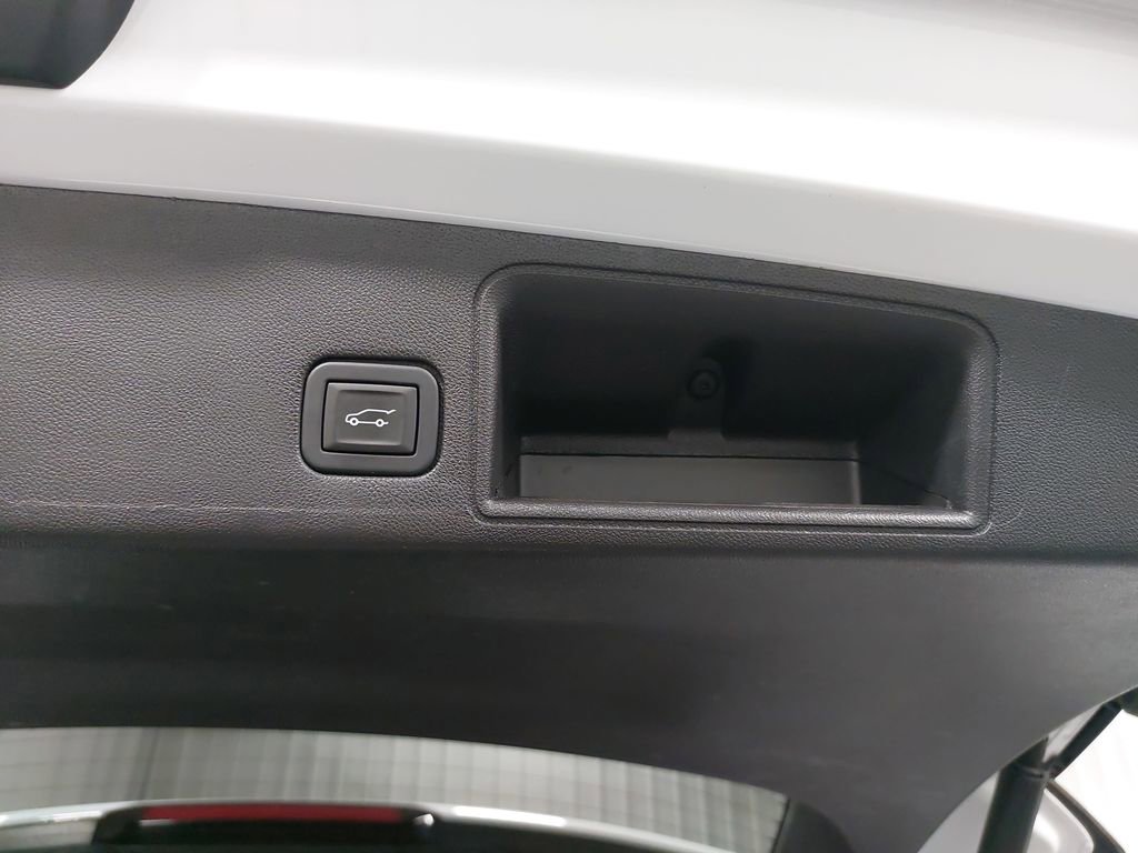 Used 2024 GMC Terrain SLT image 13