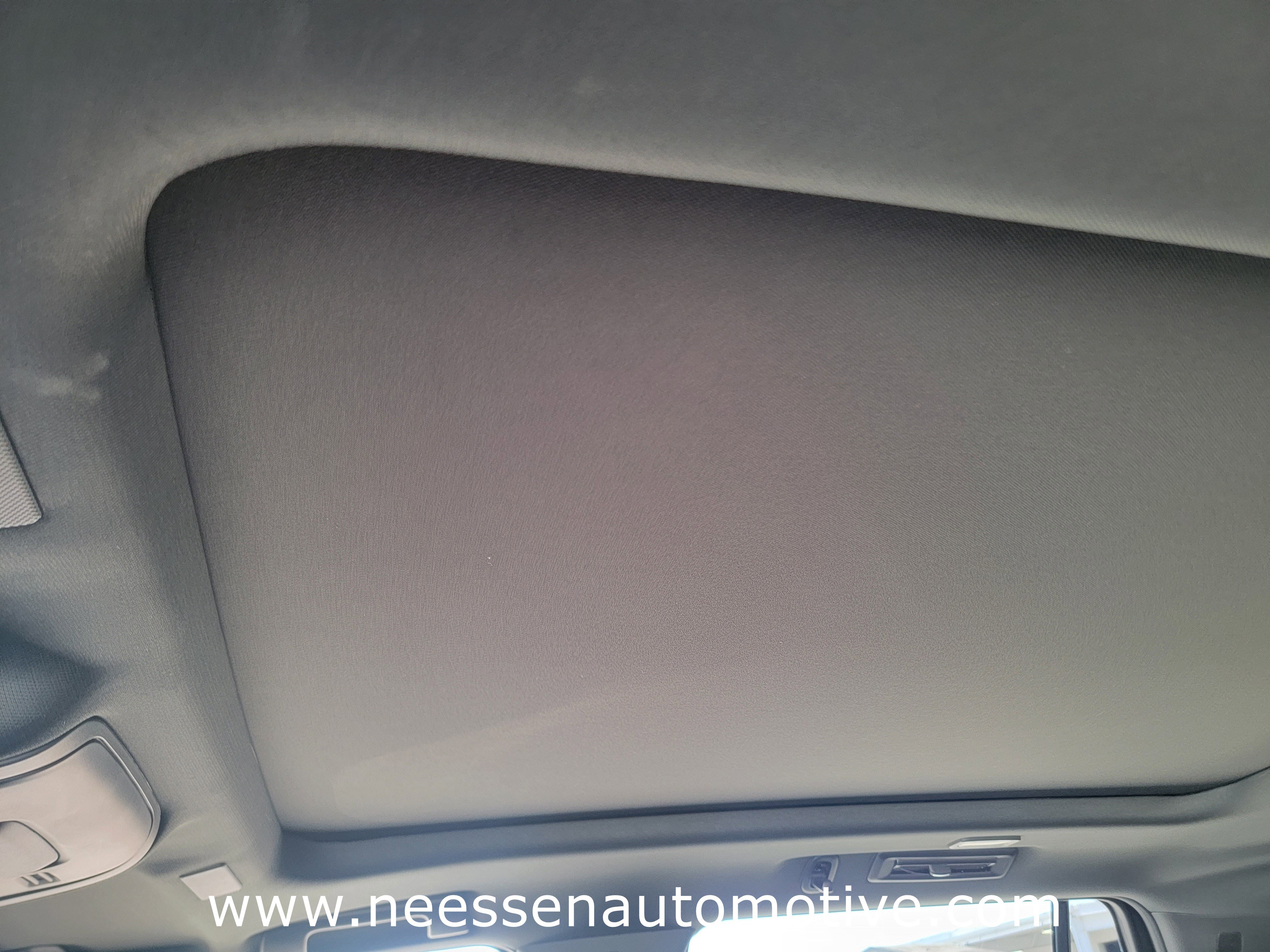 Used 2025 GMC Yukon Denali w/ Sun & Power Step Package image 29