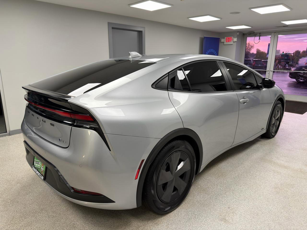 Used 2023 Toyota Prius LE AWD/4WD image 3