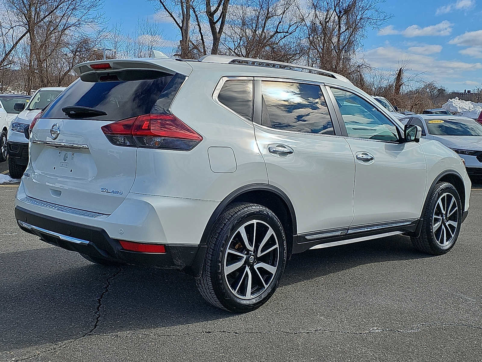 Used 2019 Nissan Rogue SL w/ Premium Package image 6