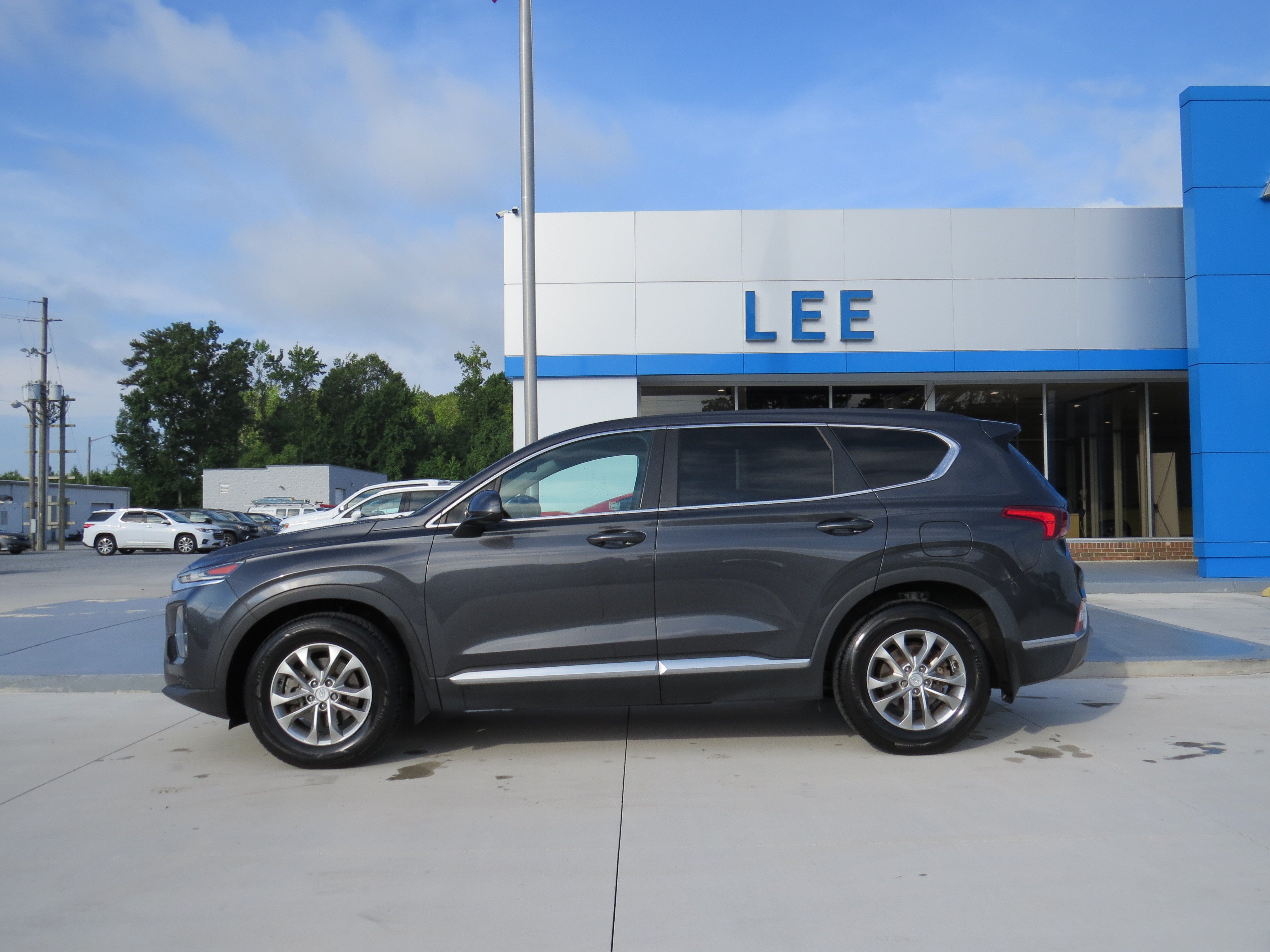 Used 2020 Hyundai Santa Fe SE FWD image 2