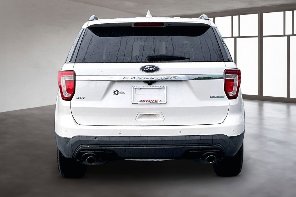Used 2017 Ford Explorer XLT FWD image 5