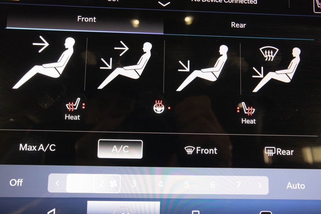 Used 2022 Chrysler Pacifica Touring-L image 25