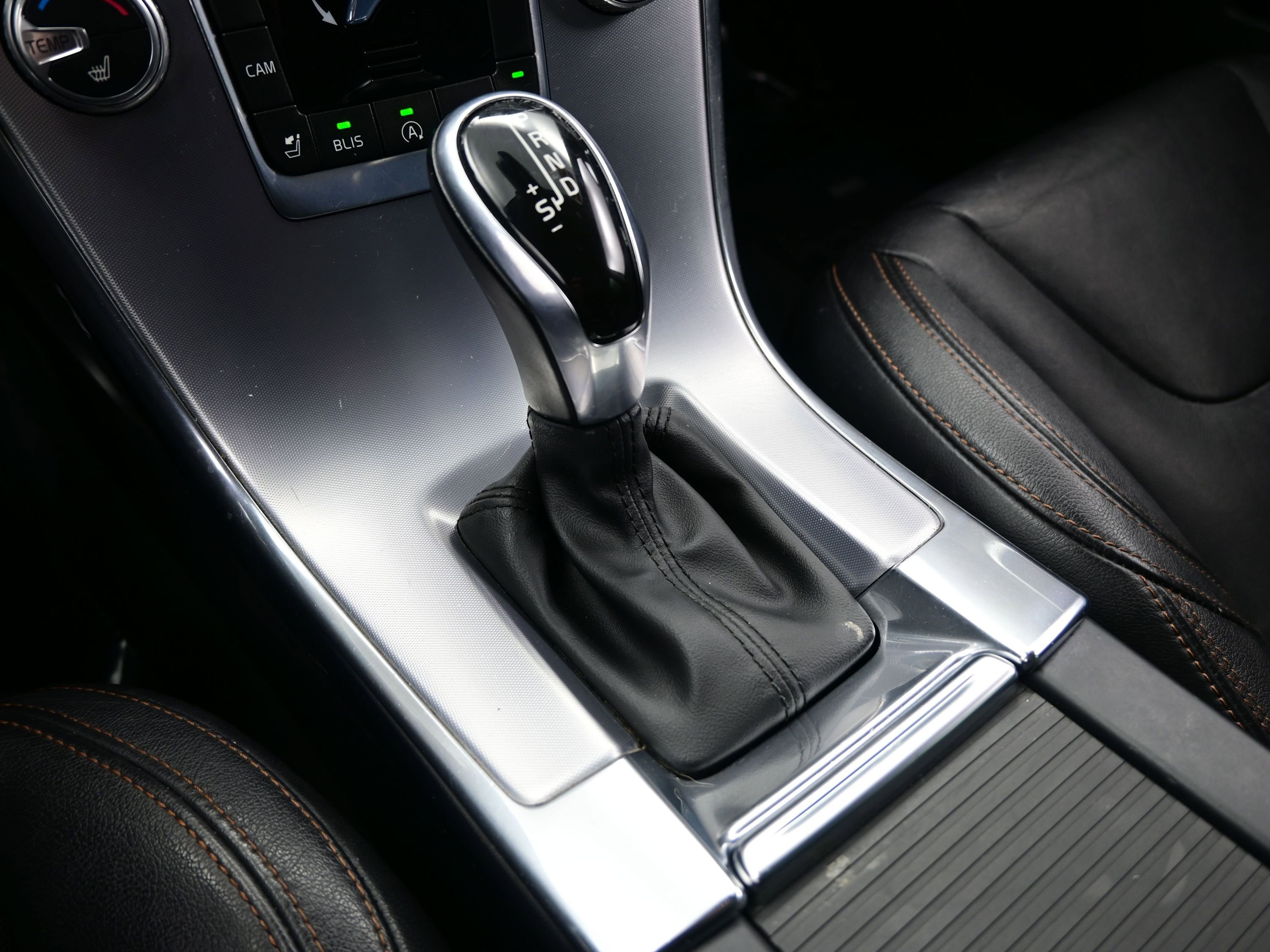 Used 2017 Volvo XC60 T5 Dynamic w/ Preferred Option Package image 22