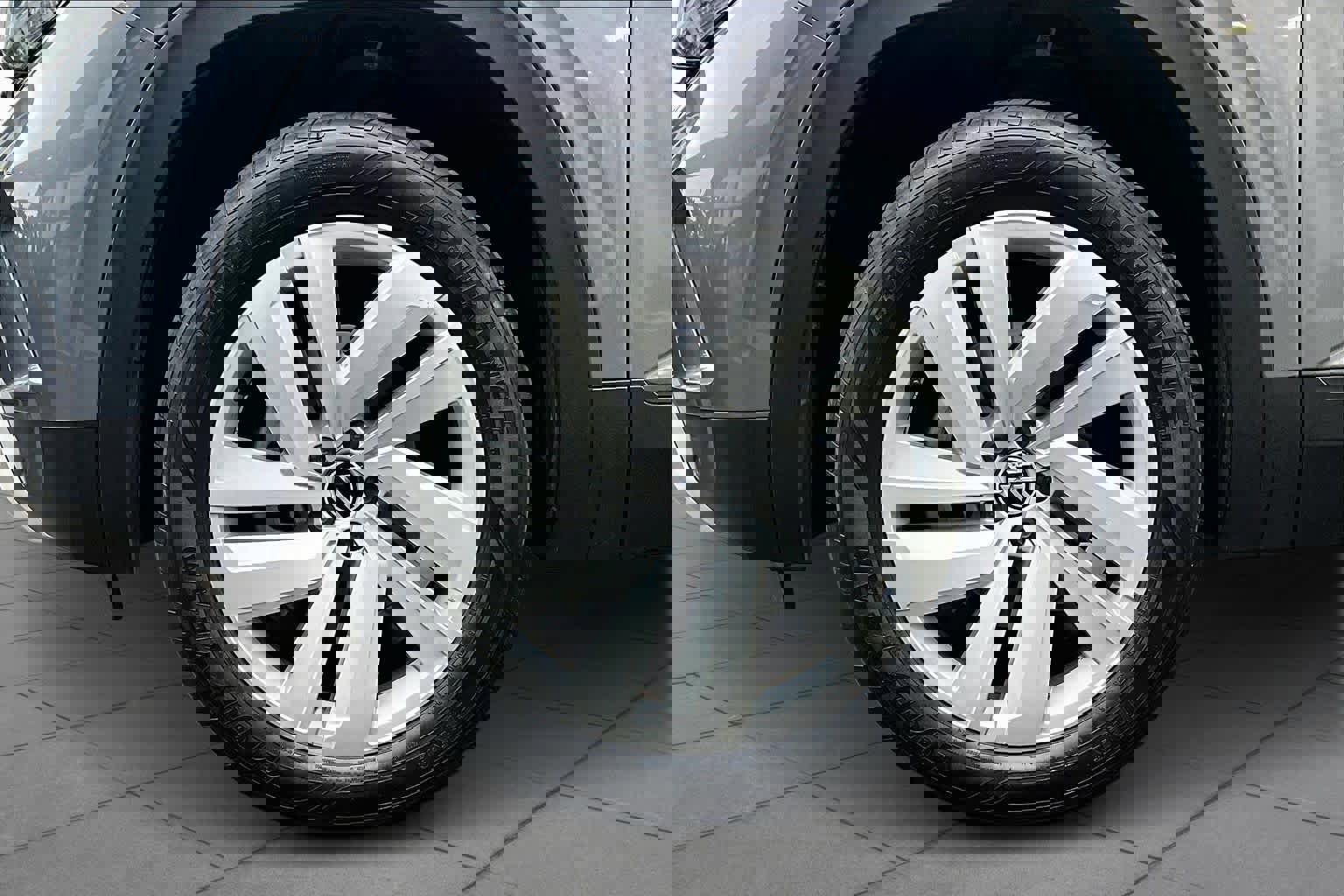 Used 2023 Volkswagen Atlas Cross Sport SE w/ Panoramic Sunroof Package image 10