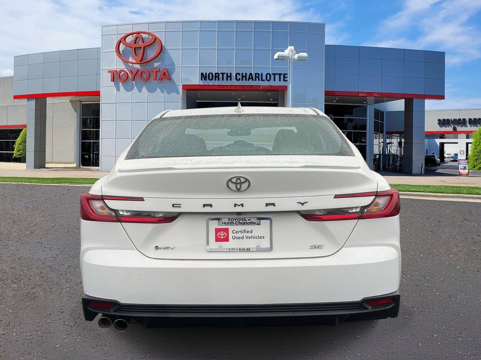 Used 2025 Toyota Camry SE w/ Convenience Package FWD image 5