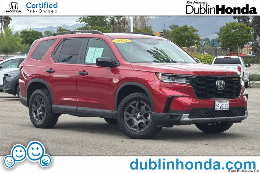 Used 2025 Honda Pilot TrailSport image 1