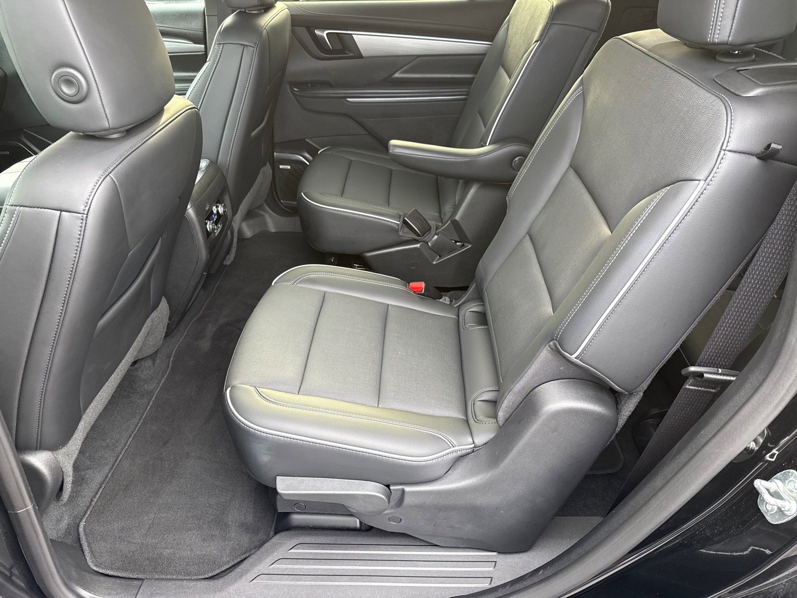 Used 2025 Buick Enclave Preferred image 11