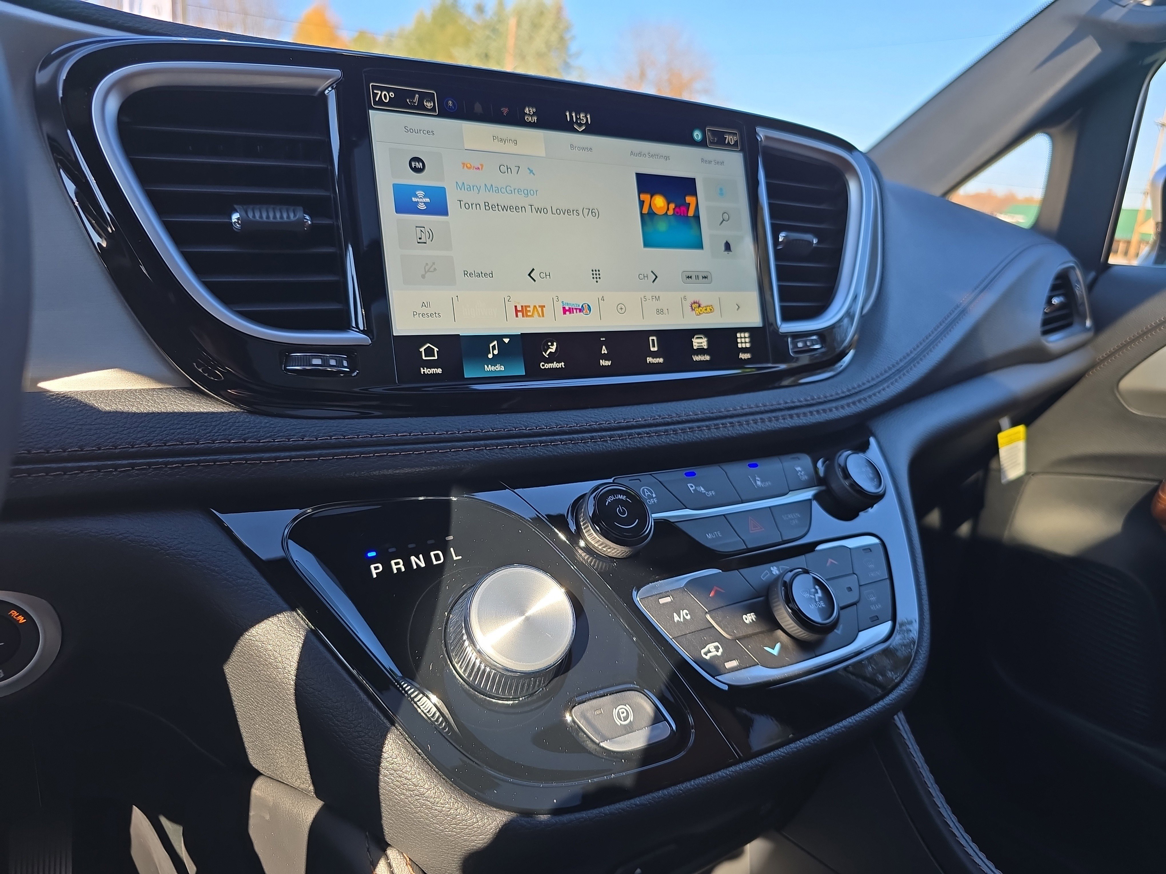 New 2026 Chrysler Pacifica Pinnacle image 27