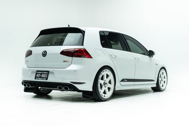 Used 2017 Volkswagen Golf R 4-Door image 12