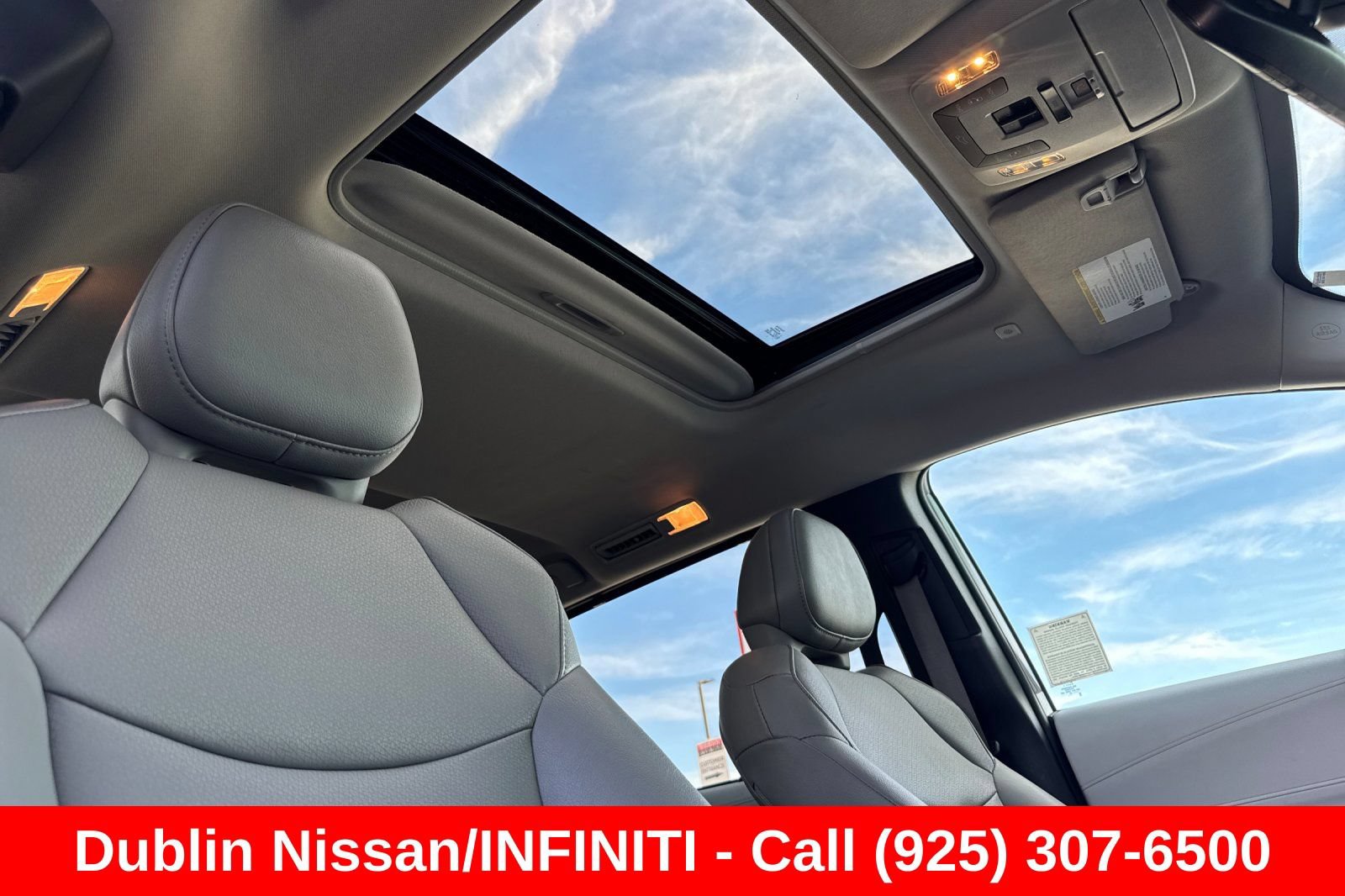 Used 2025 Toyota Sienna XLE FWD image 22