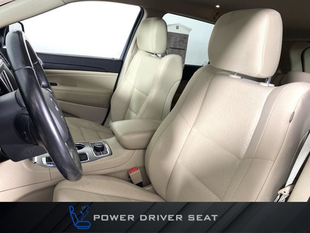 Used 2019 Jeep Grand Cherokee Laredo AWD/4WD image 16