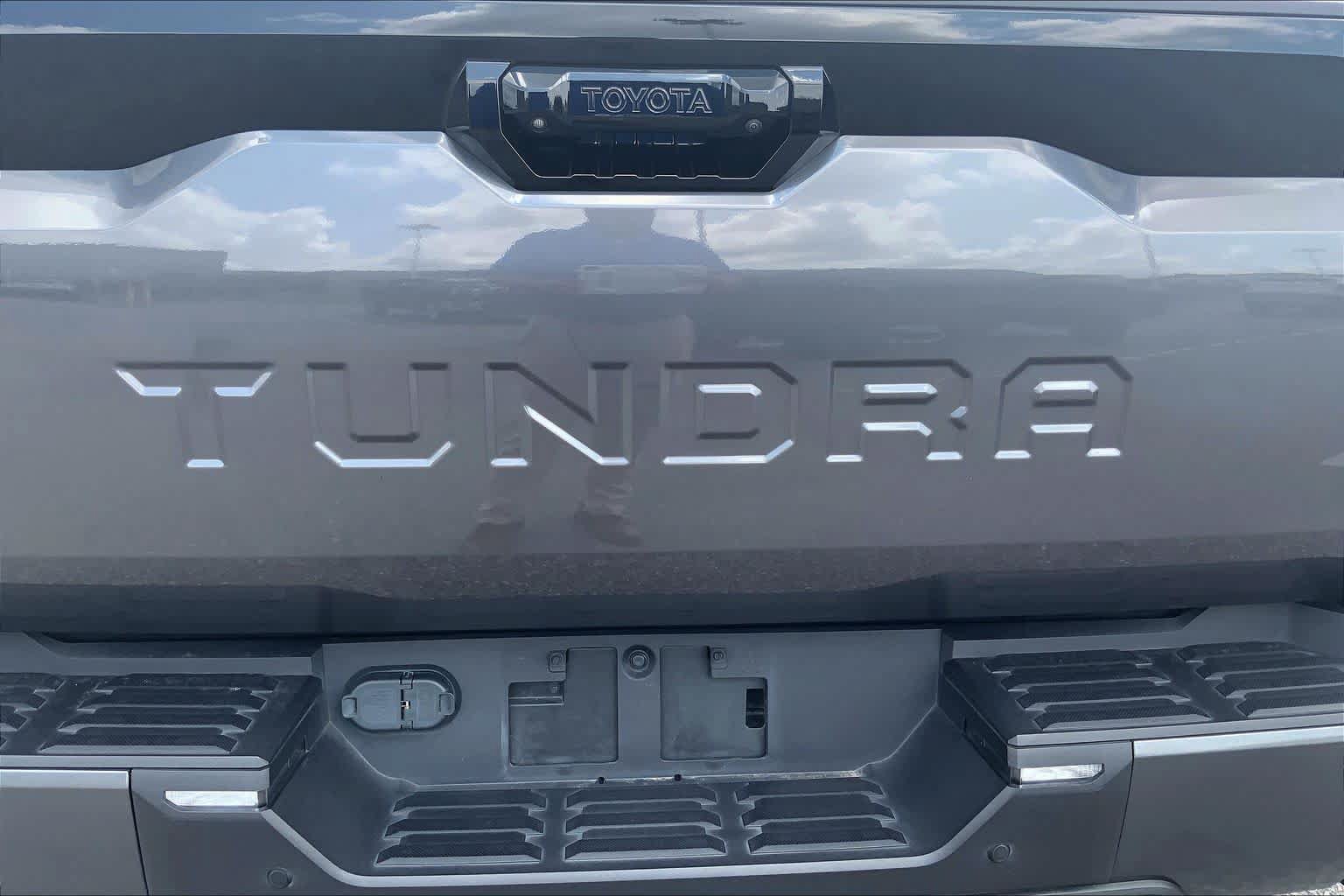 Used 2024 Toyota Tundra Platinum AWD/4WD image 31