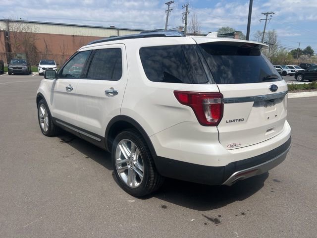 Used 2017 Ford Explorer Limited w/ Equipment Group 301A FWD image 7