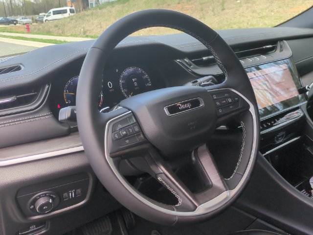 New 2026 Jeep Grand Cherokee Limited w/ Limited Altitude Package AWD/4WD image 31