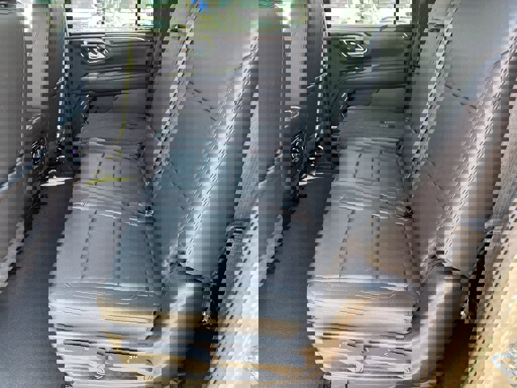 Used 2024 Chevrolet Suburban LT image 23