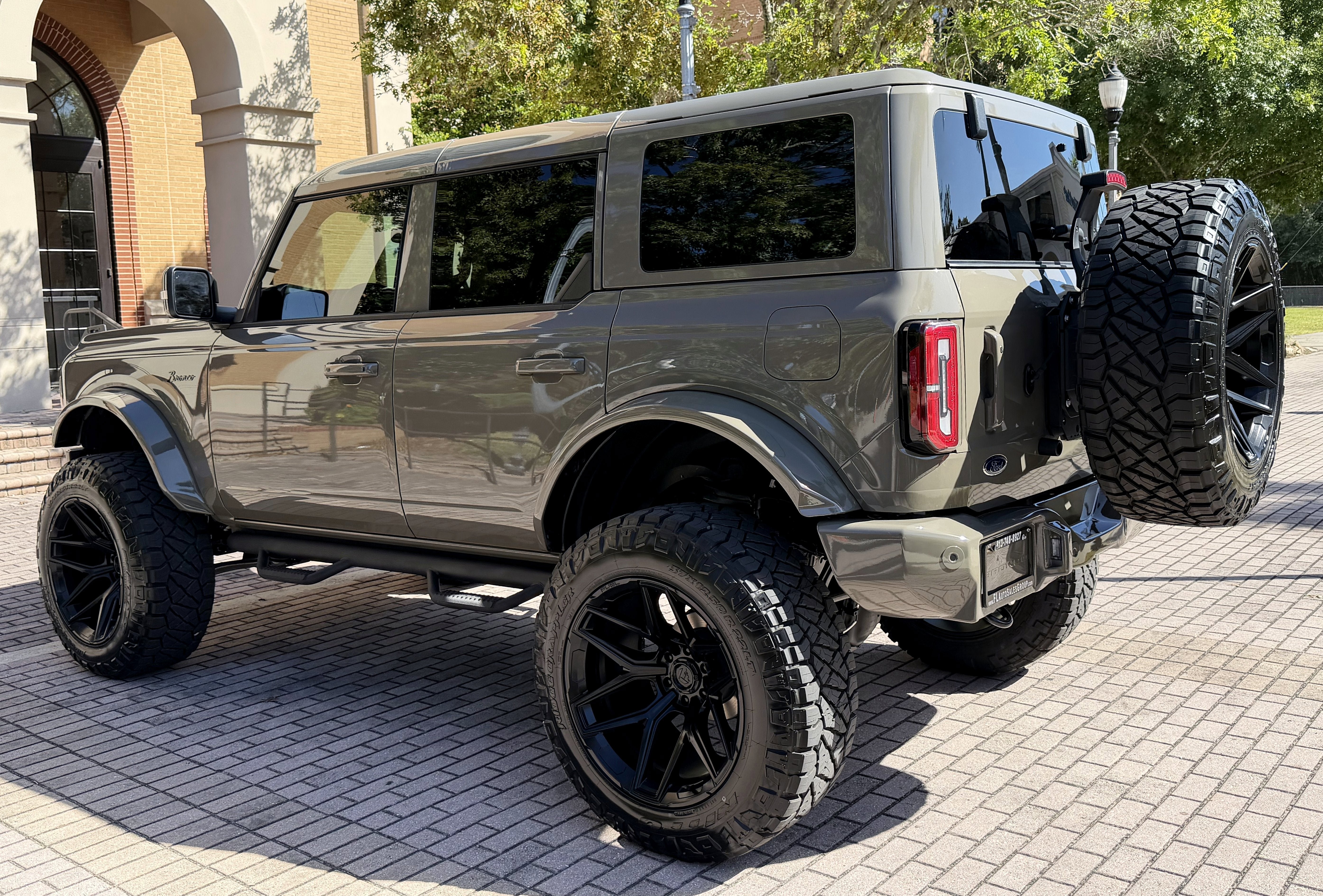 Used 2025 Ford Bronco Outer Banks AWD/4WD image 6