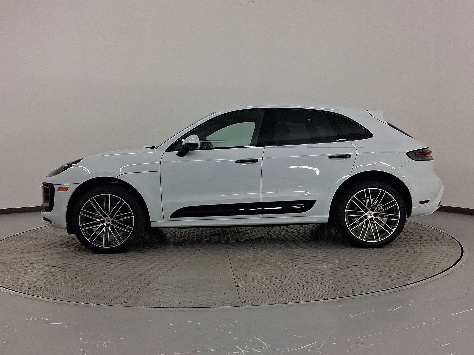 New 2026 Porsche Macan image 2