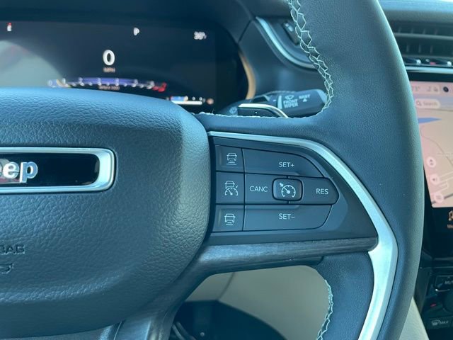 Used 2023 Jeep Grand Cherokee Limited w/ Luxury Tech Group II image 17