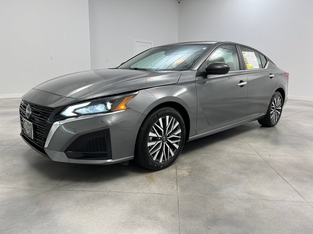 Used 2025 Nissan Altima 2.5 SV FWD image 4