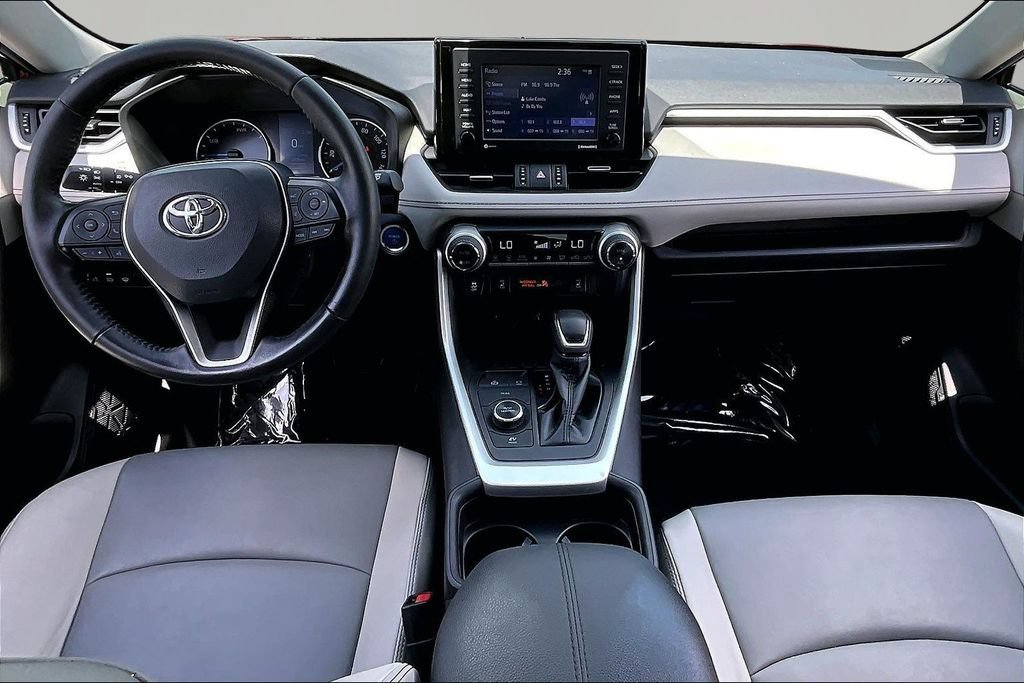 Used 2021 Toyota RAV4 XLE Premium AWD/4WD image 8