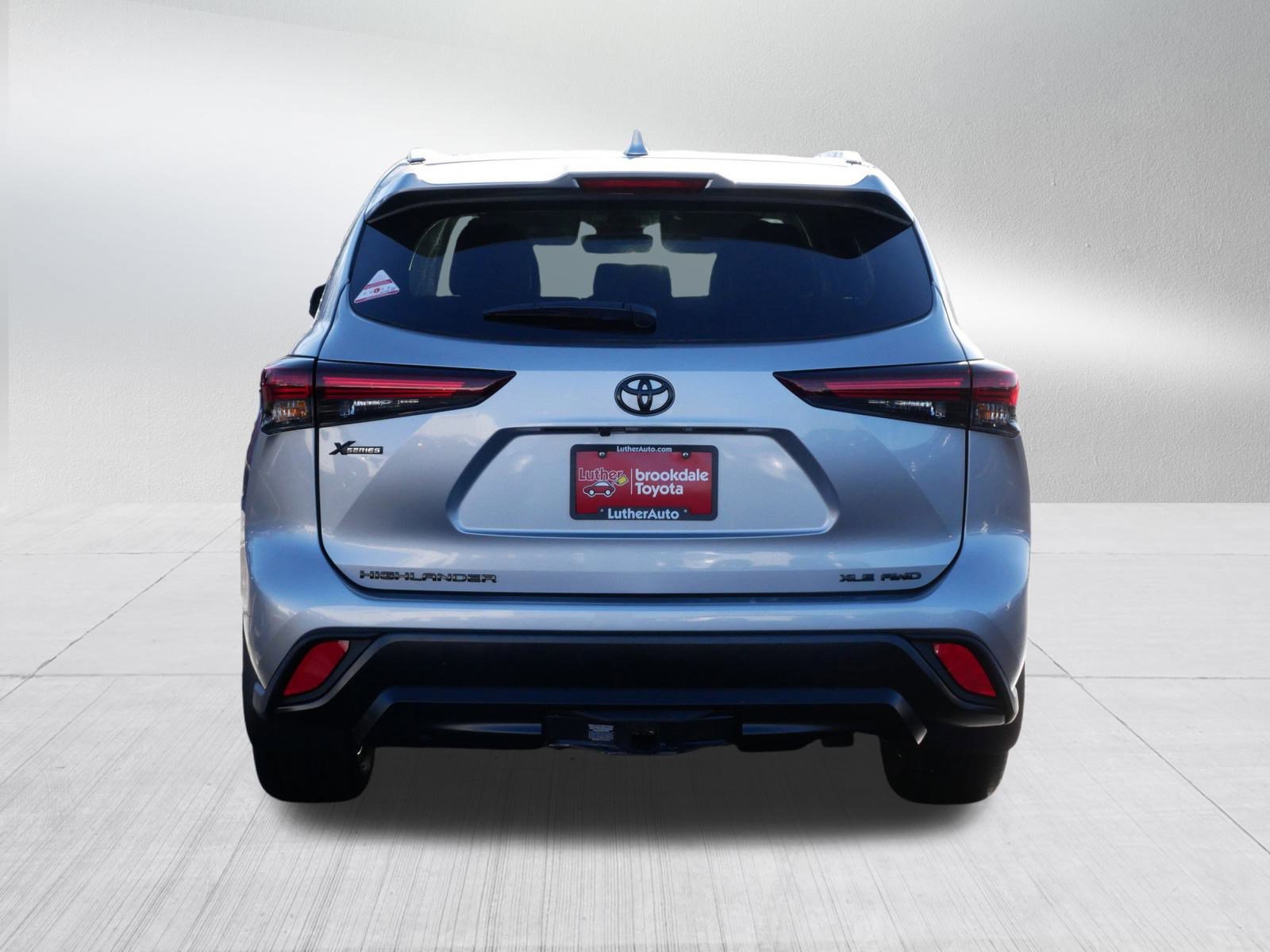 Certified 2025 Toyota Highlander XLE image 6