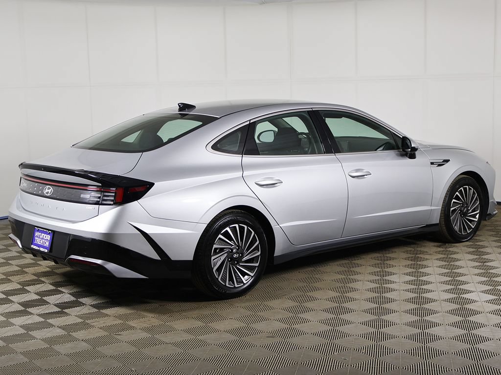 Certified 2025 Hyundai Sonata SEL FWD image 9