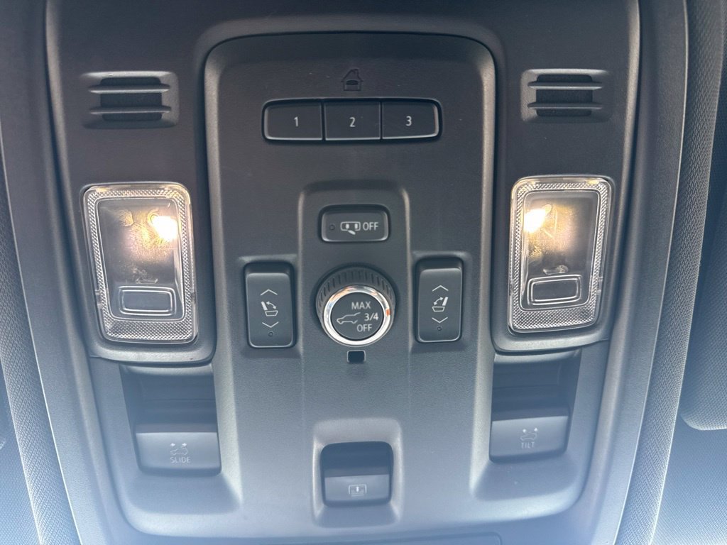 Used 2022 Chevrolet Tahoe Z71 w/ Luxury Package AWD/4WD image 36