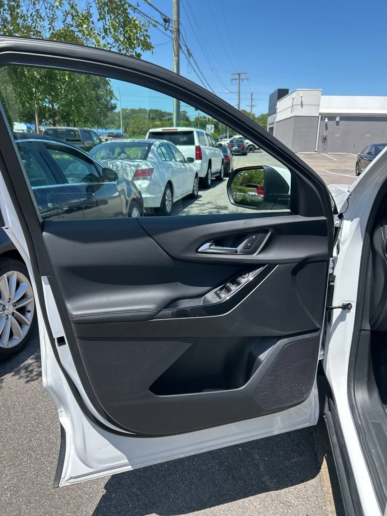 Used 2026 Chevrolet Equinox LT AWD/4WD image 10