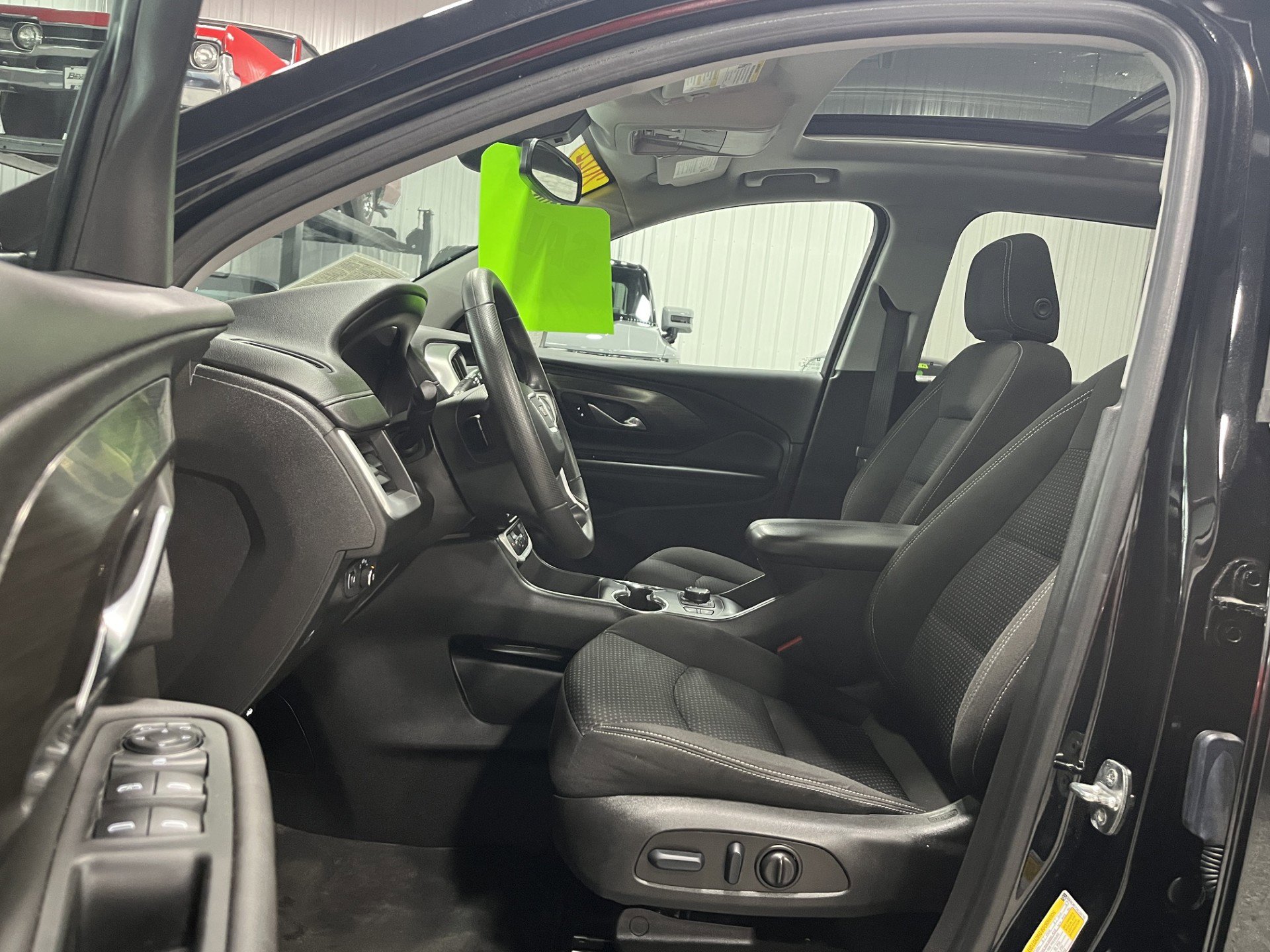 Used 2022 GMC Terrain SLE w/ Driver Convenience Package image 12