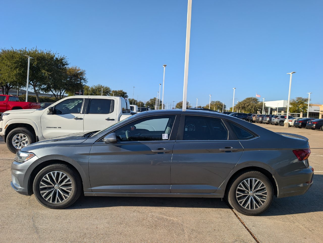 Used 2019 Volkswagen Jetta SE FWD image 3
