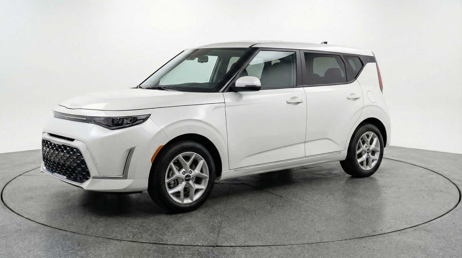 Used 2025 Kia Soul LX w/ LX Technology Package image 3