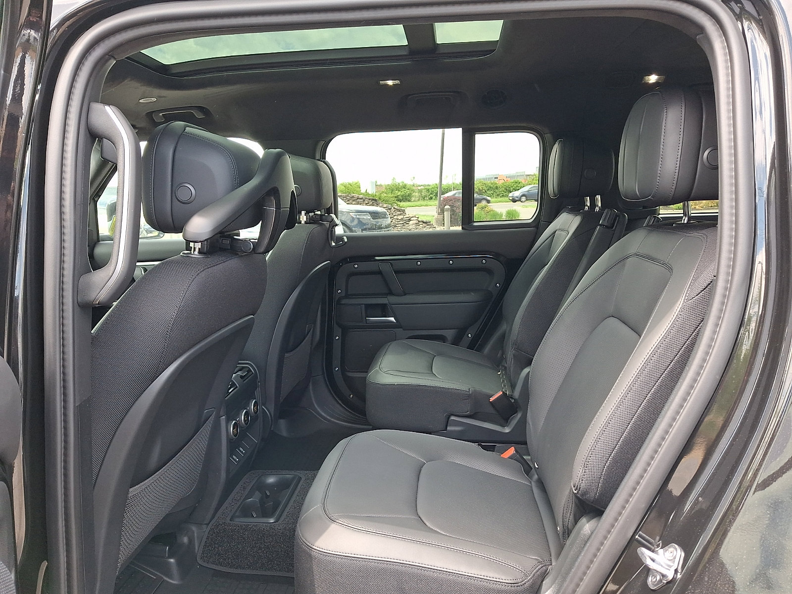 New 2026 Land Rover Defender 130 V8 AWD/4WD image 7