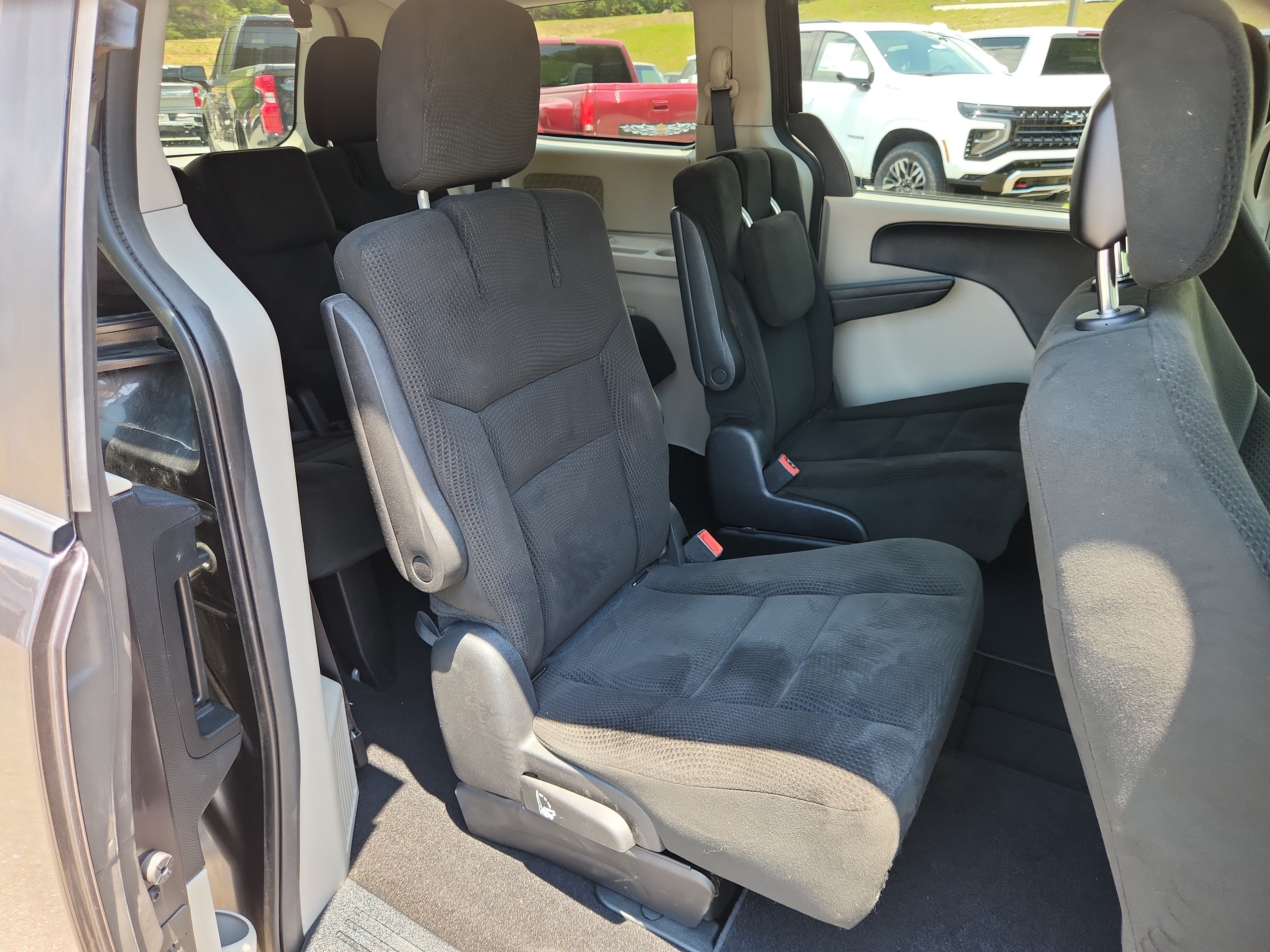 Used 2016 Dodge Grand Caravan SE w/ Quick Order Package 29E SE FWD image 28