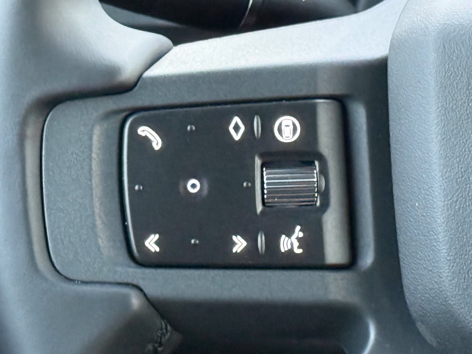 New 2026 Land Rover Defender 110 S AWD/4WD image 32