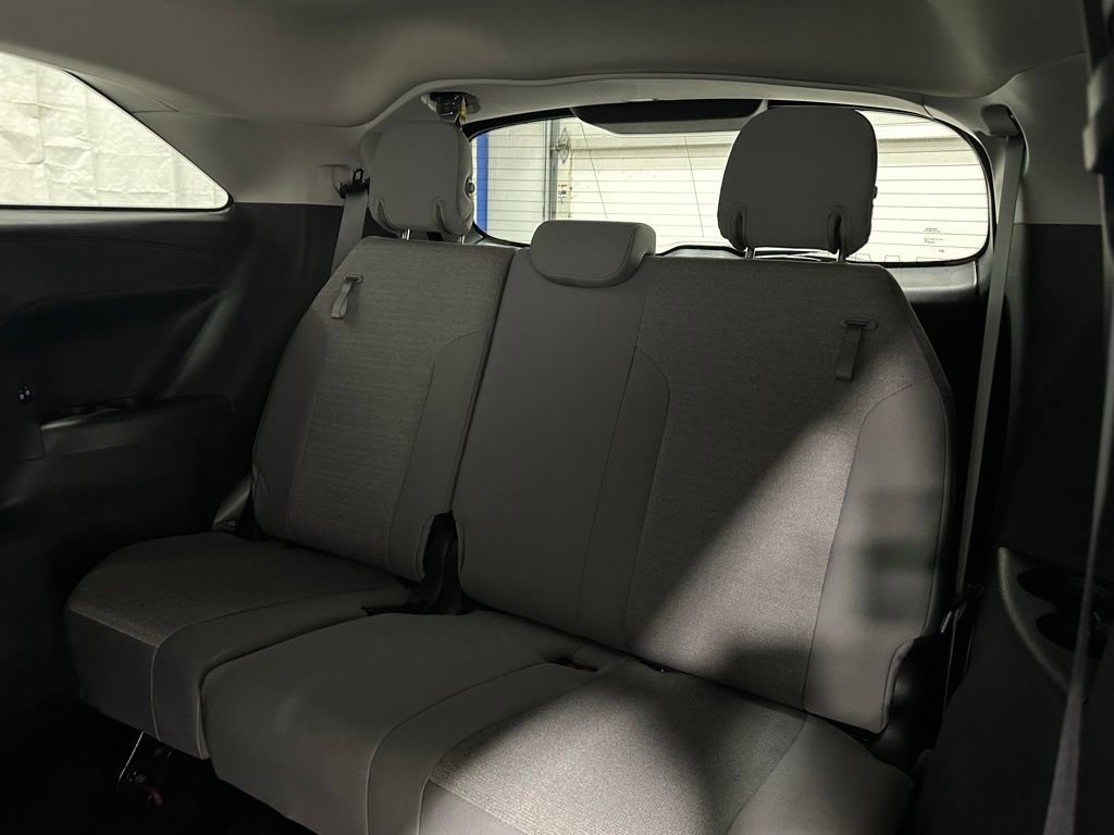 Used 2025 Toyota Sienna LE image 49