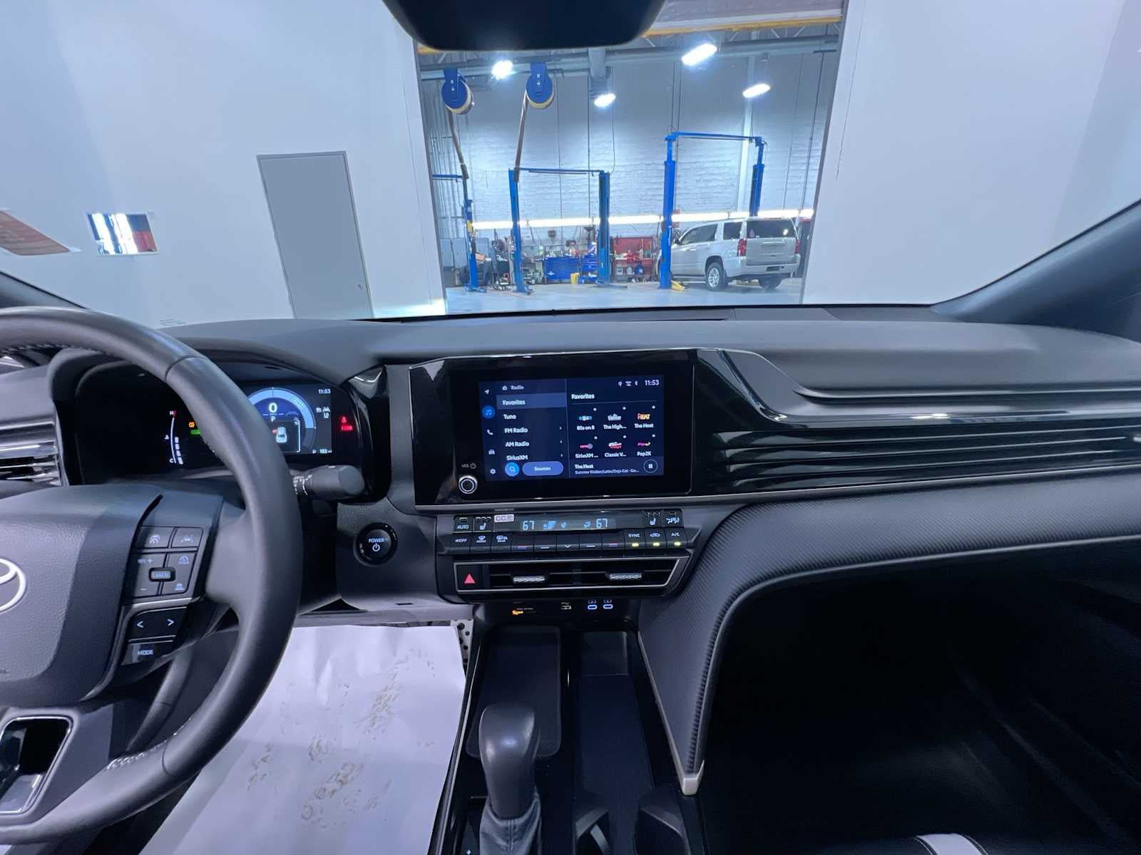 Used 2025 Toyota Camry SE w/ Convenience Package FWD image 23