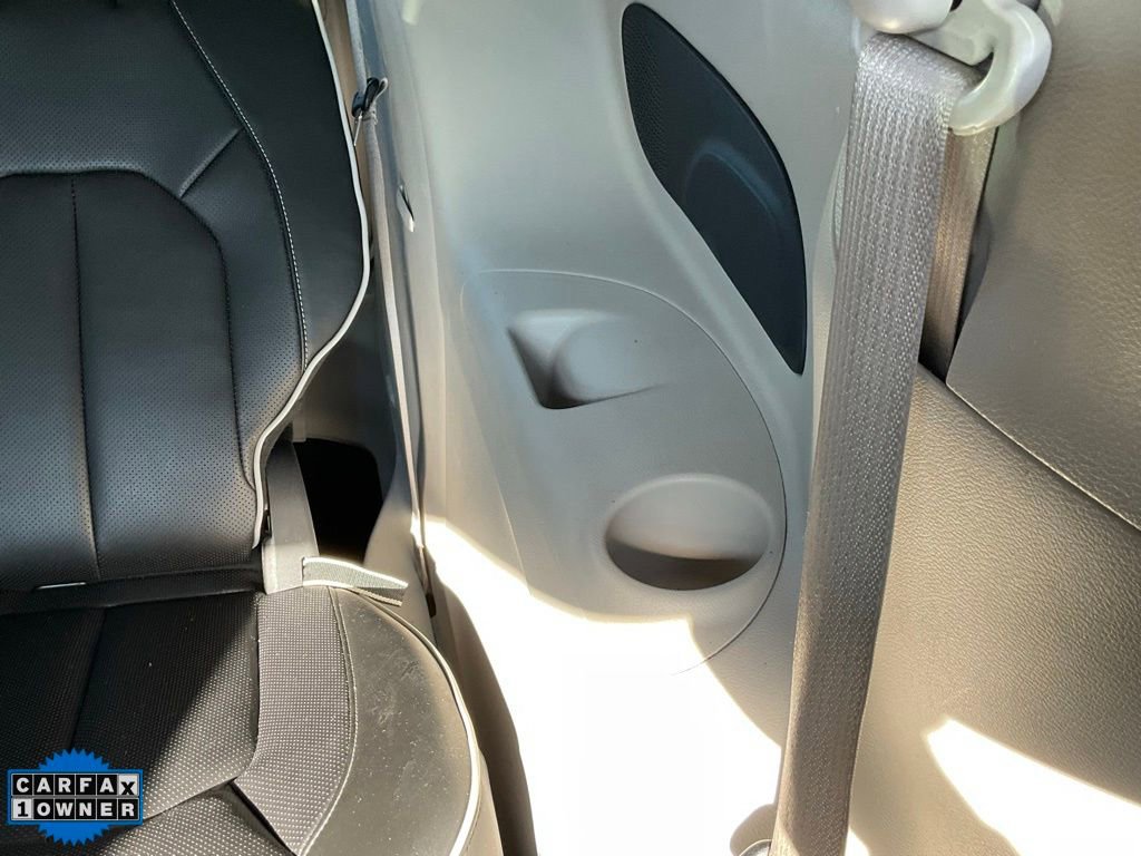 Used 2022 Chrysler Pacifica Limited w/ Uconnect Theater Family Group image 38