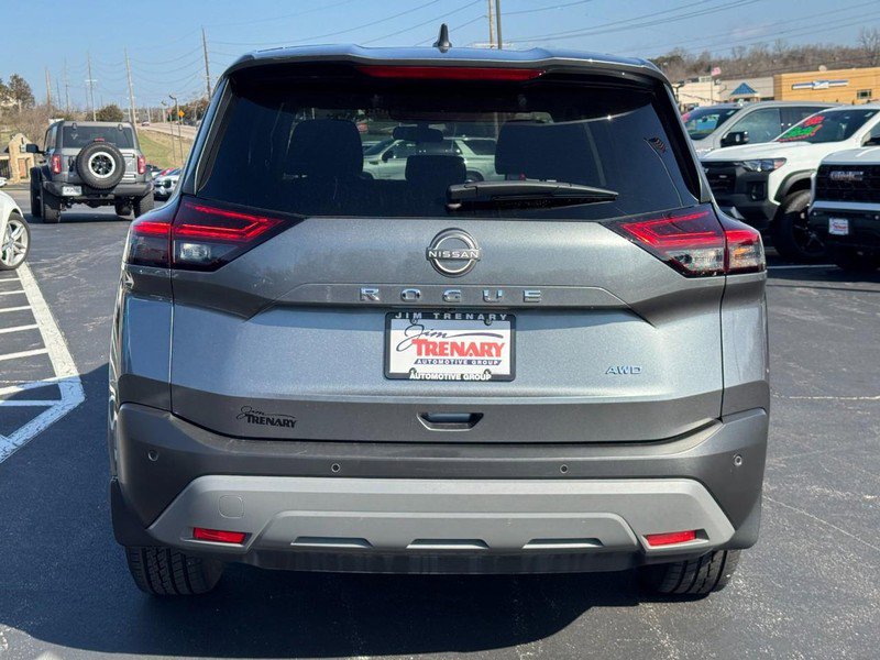 Used 2023 Nissan Rogue S image 5