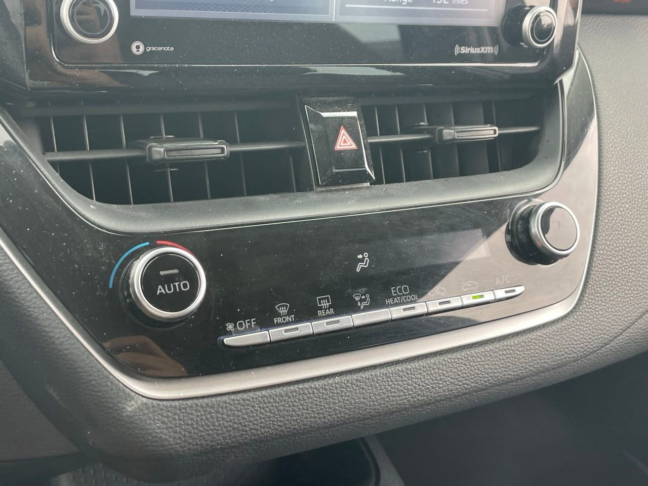 Used 2022 Toyota Corolla LE image 9