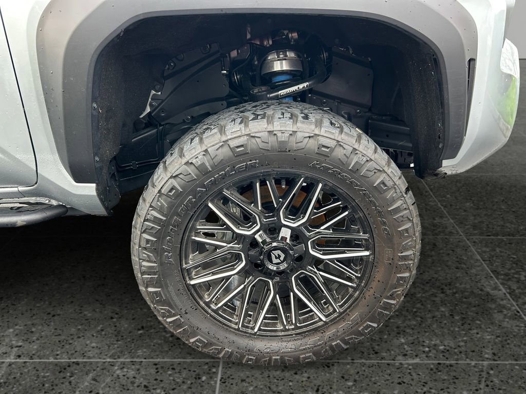 Used 2025 Toyota Tacoma TRD Off-Road image 9