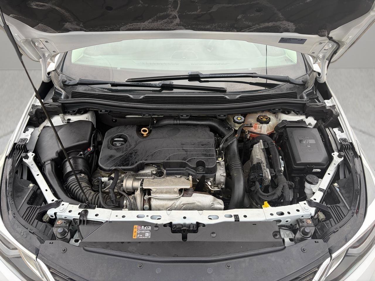 Used 2018 Chevrolet Cruze LT w/ Convenience Package FWD image 24