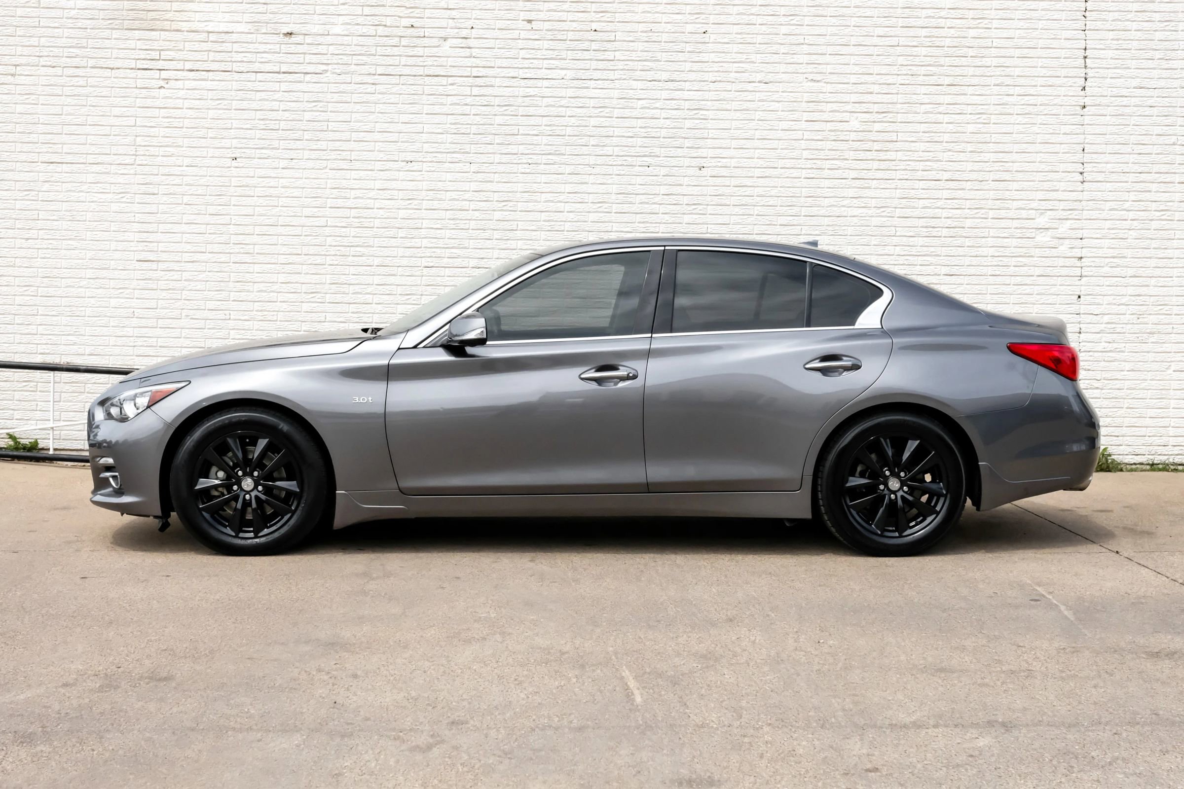 Used 2017 INFINITI Q50 3.0t Premium w/ Driver Assistance Package image 10