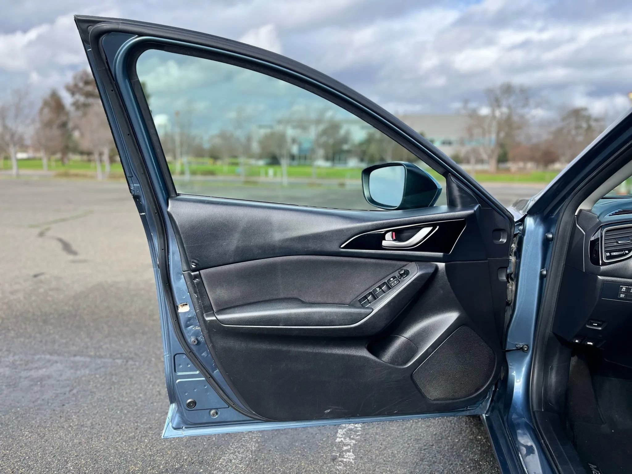 Used 2016 MAZDA MAZDA3 i Sport w/ Preferred Equipment Package image 9