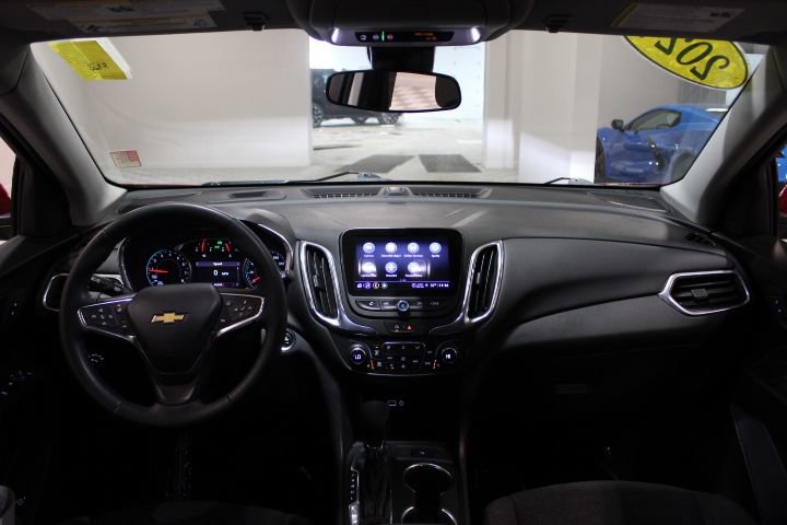 Used 2024 Chevrolet Equinox LT image 2