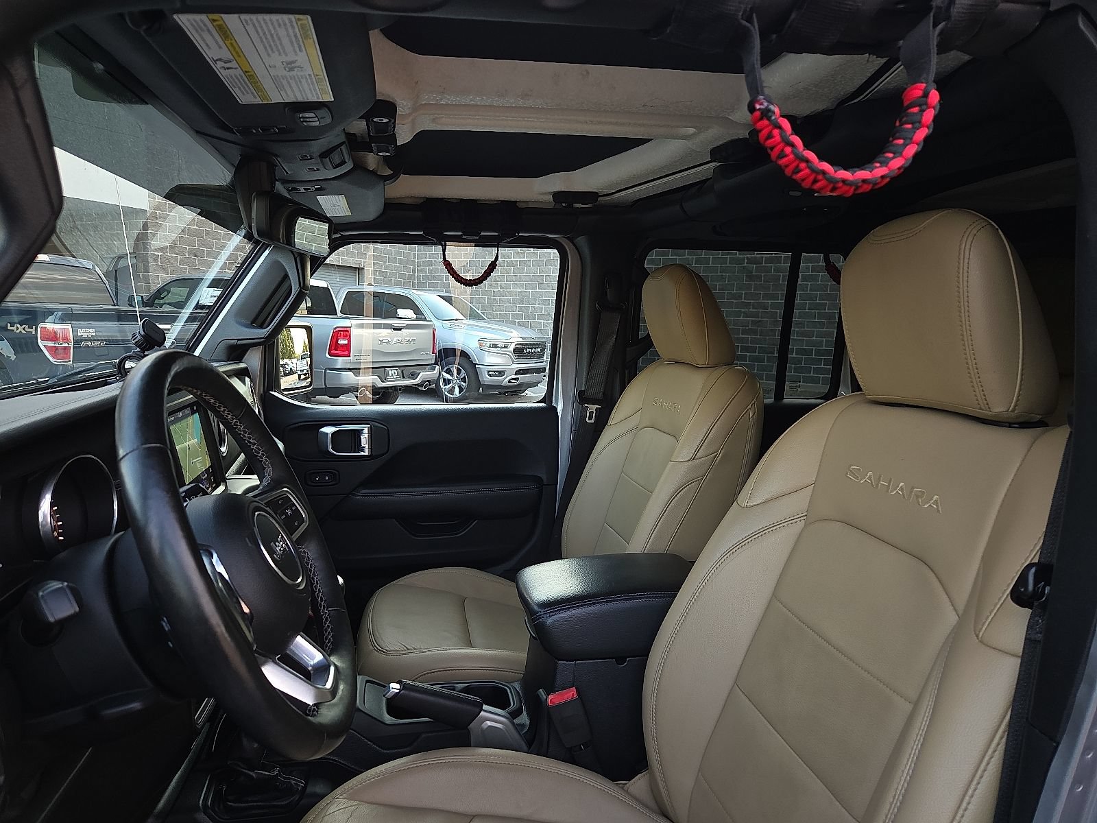 Used 2018 Jeep Wrangler Unlimited Sahara AWD/4WD image 13