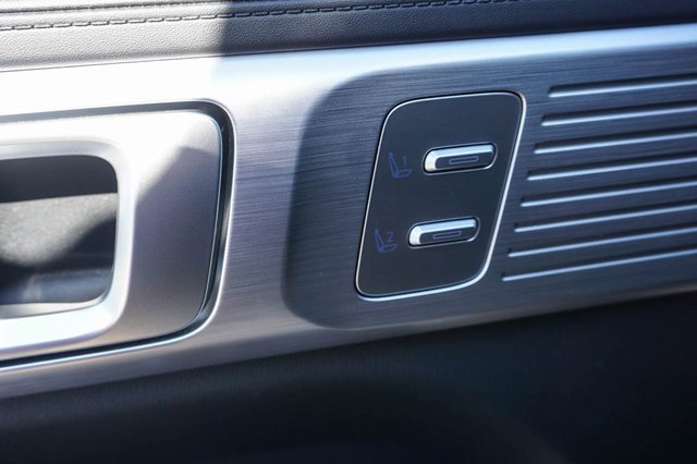 Used 2025 Hyundai Santa Fe Limited image 11