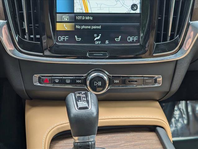 Used 2021 Volvo V90 T6 Cross Country image 14