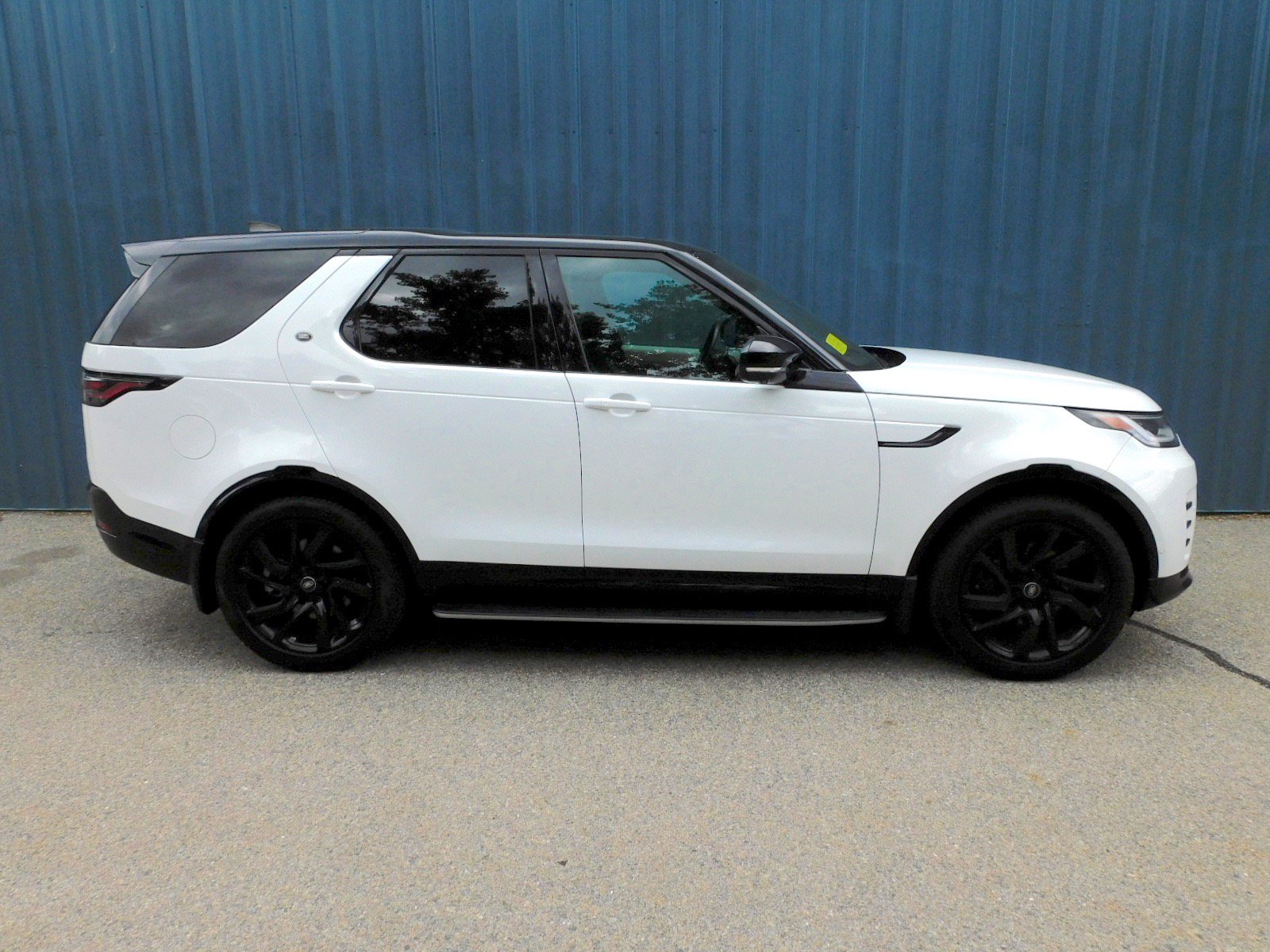 Used 2023 Land Rover Discovery S R-Dynamic AWD/4WD image 6