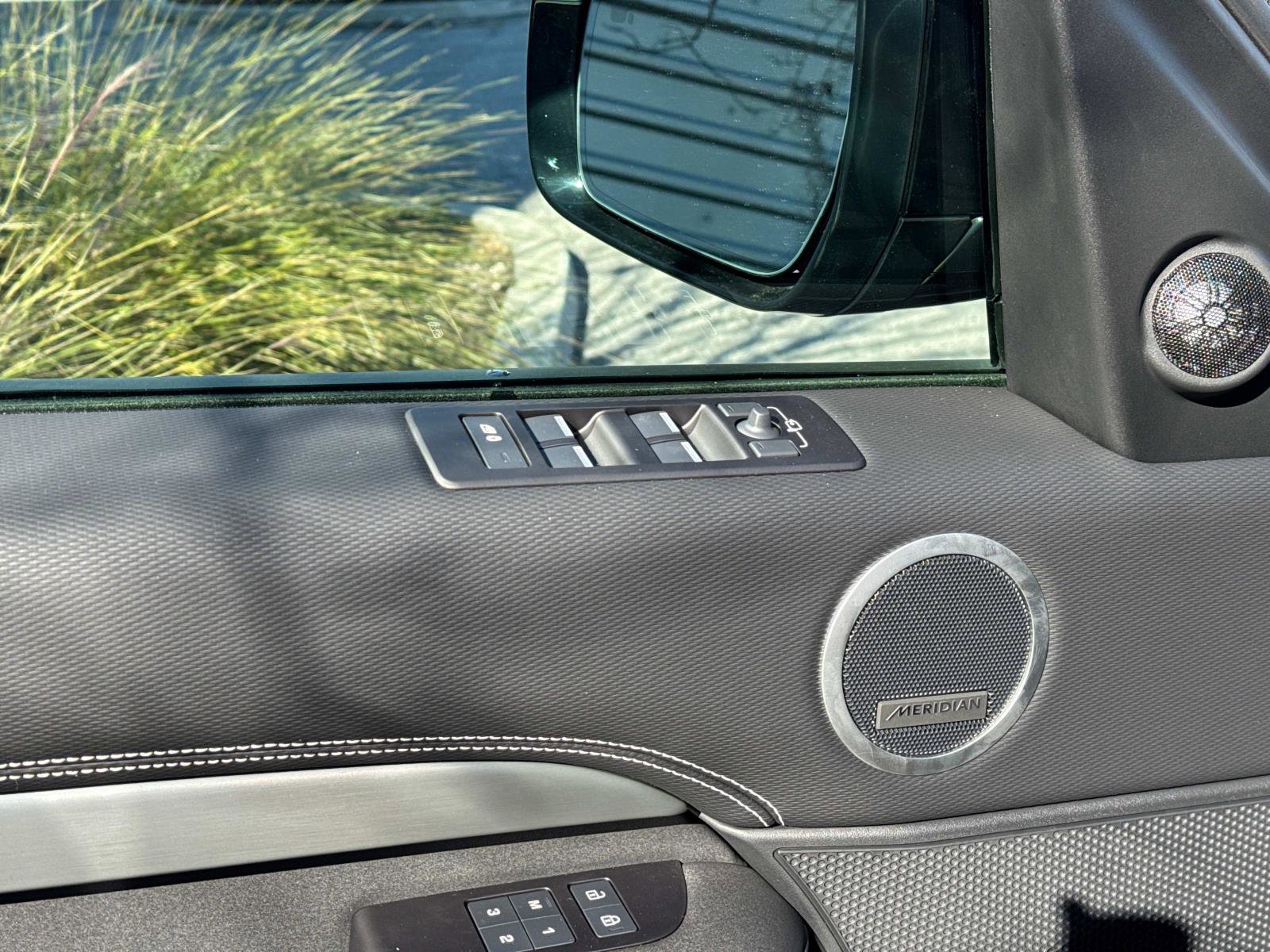 Certified 2025 Land Rover Discovery Dynamic SE image 18